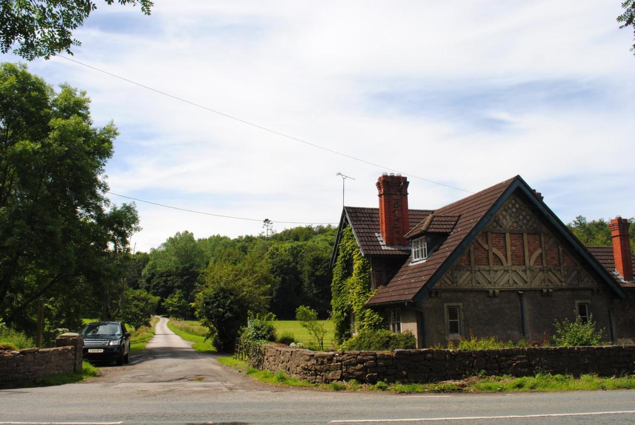 Penbedw Uchaf Estate - Rural Retreats, Tennis Mold Exteriör bild